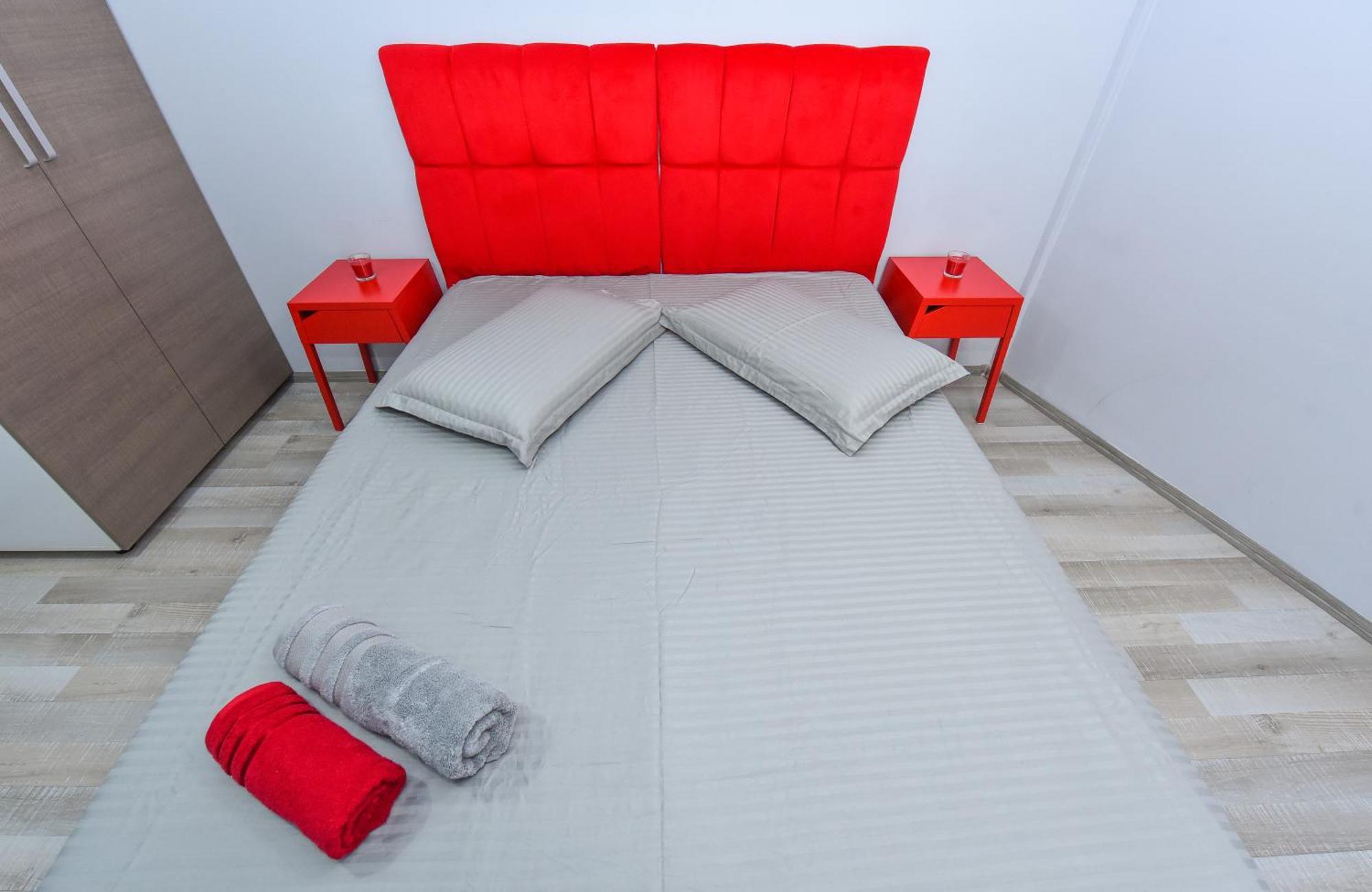 Dracula Adventure Tours Accommodation Бухарест Экстерьер фото