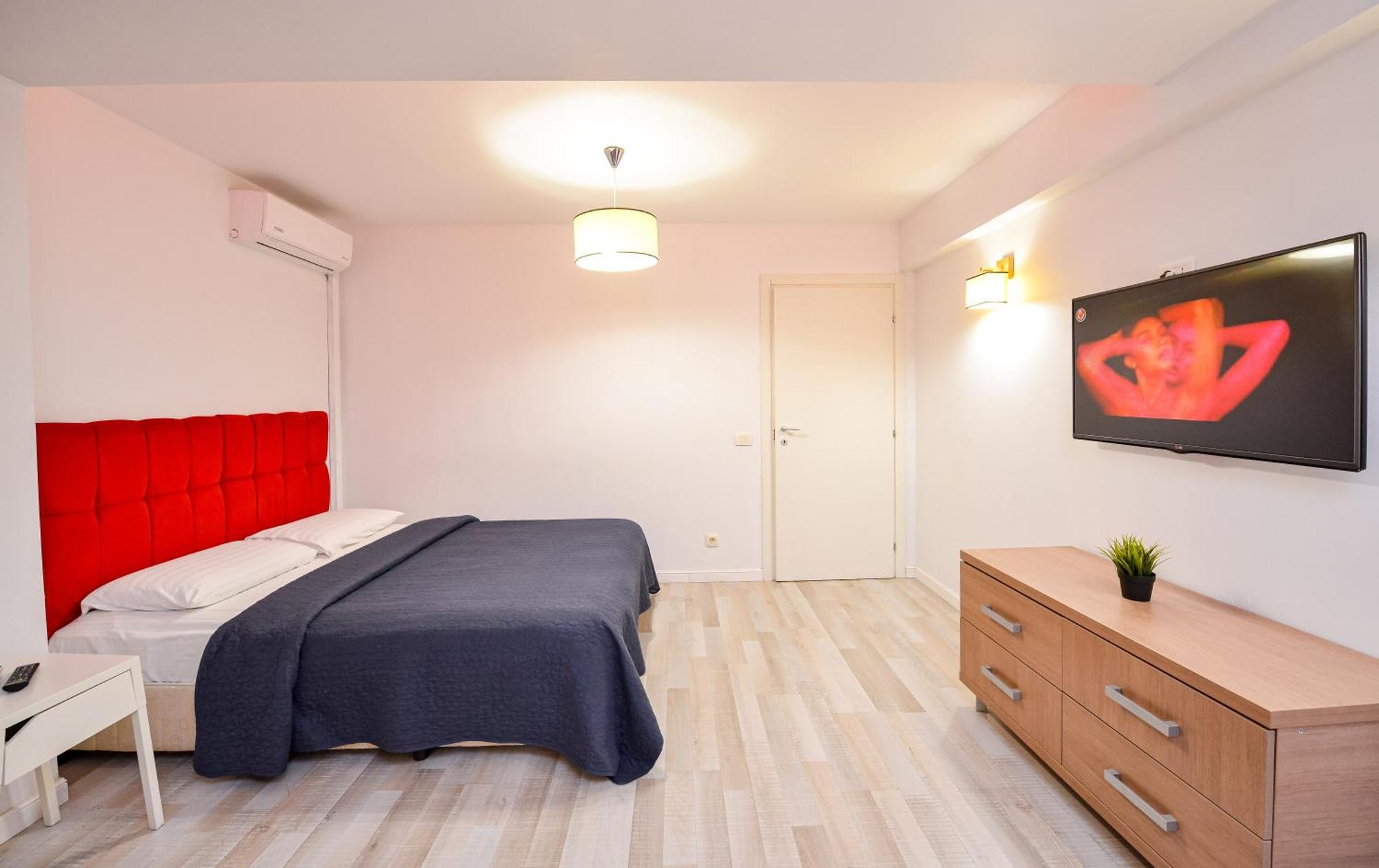 Dracula Adventure Tours Accommodation Бухарест Экстерьер фото