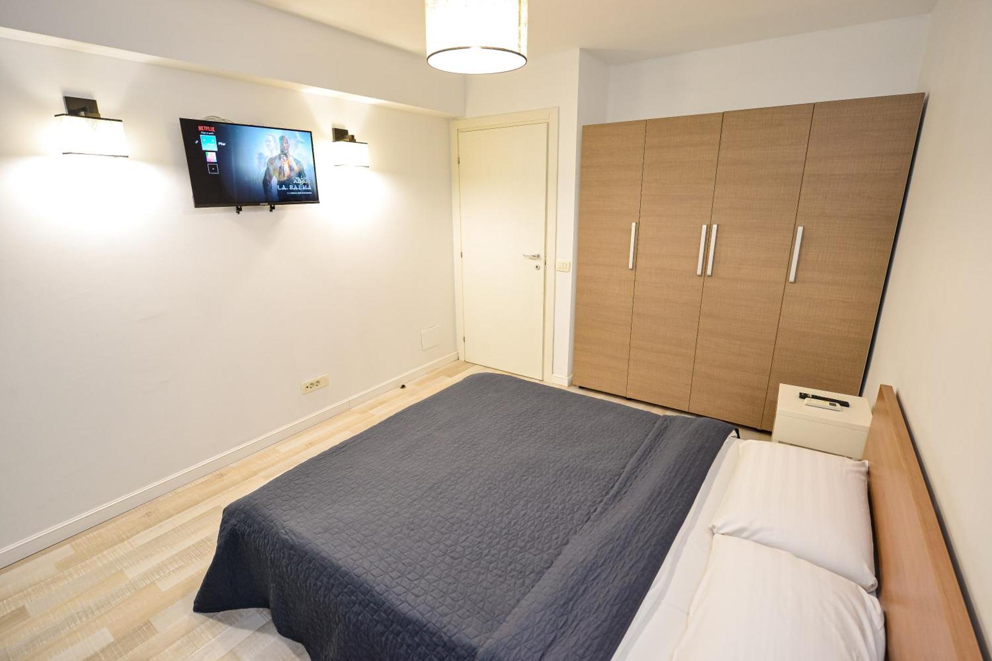 Dracula Adventure Tours Accommodation Бухарест Экстерьер фото