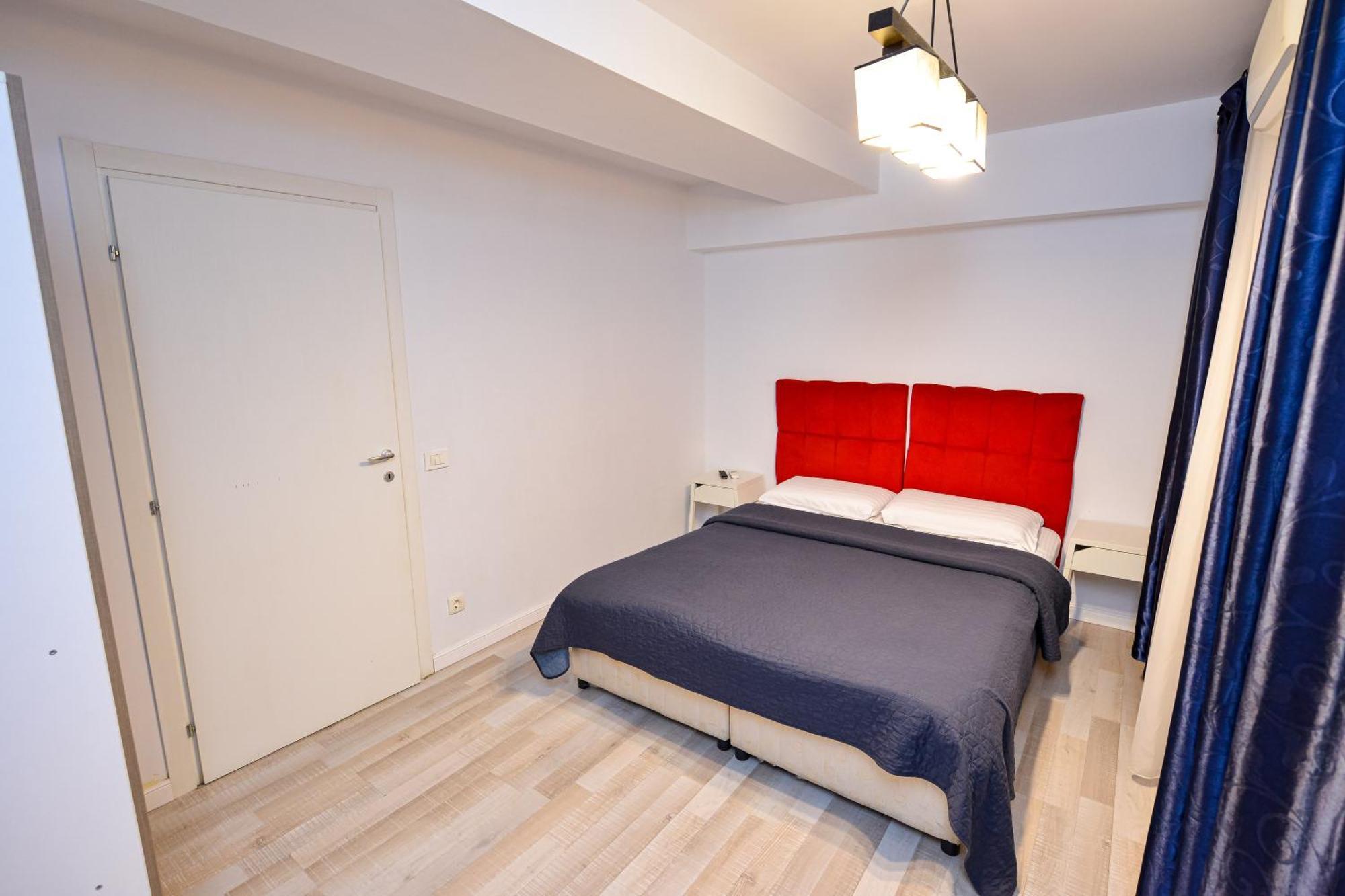 Dracula Adventure Tours Accommodation Бухарест Экстерьер фото