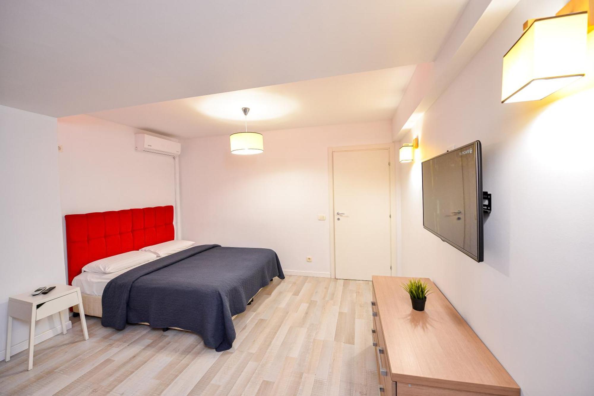 Dracula Adventure Tours Accommodation Бухарест Экстерьер фото