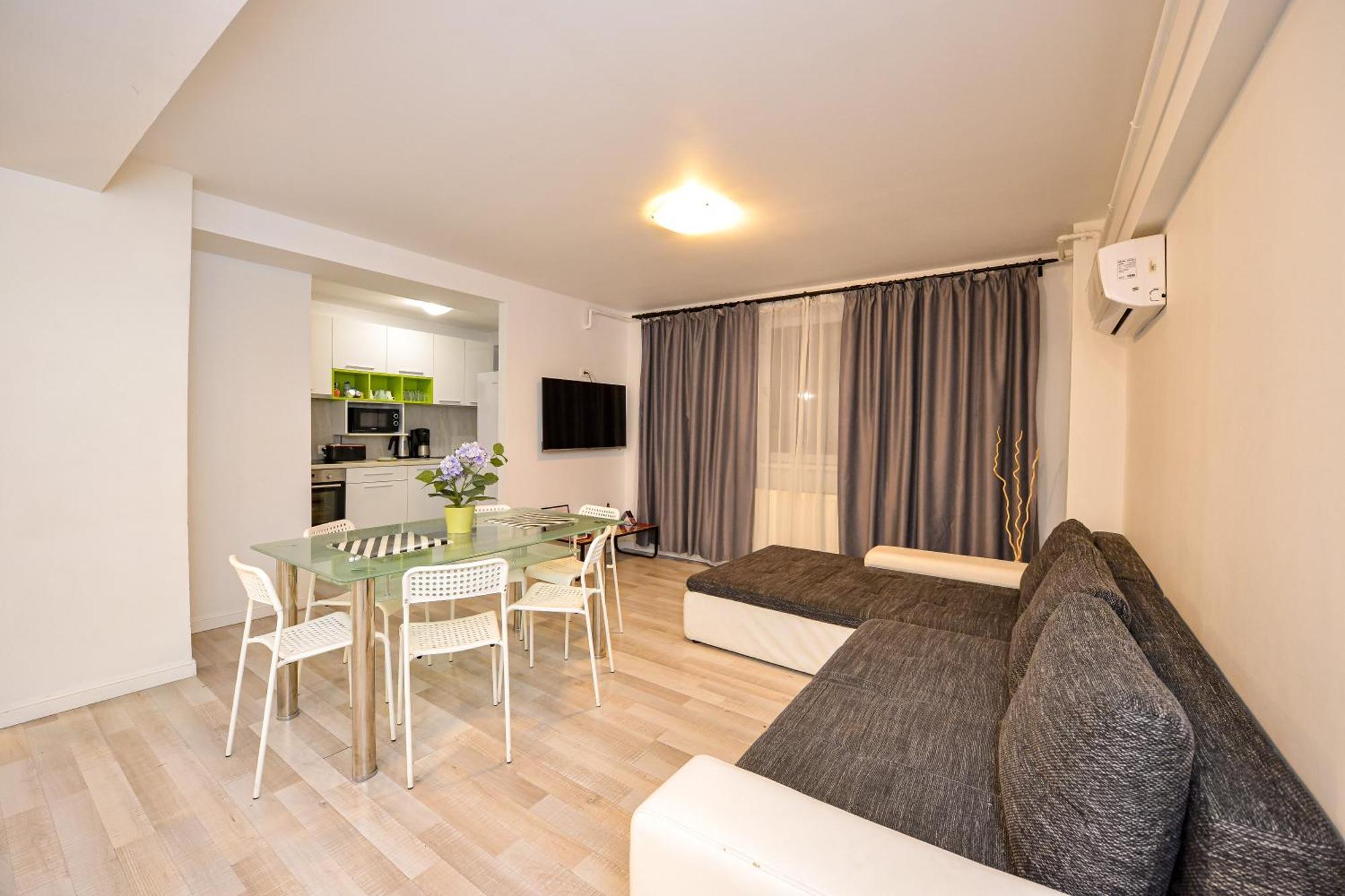 Dracula Adventure Tours Accommodation Бухарест Экстерьер фото
