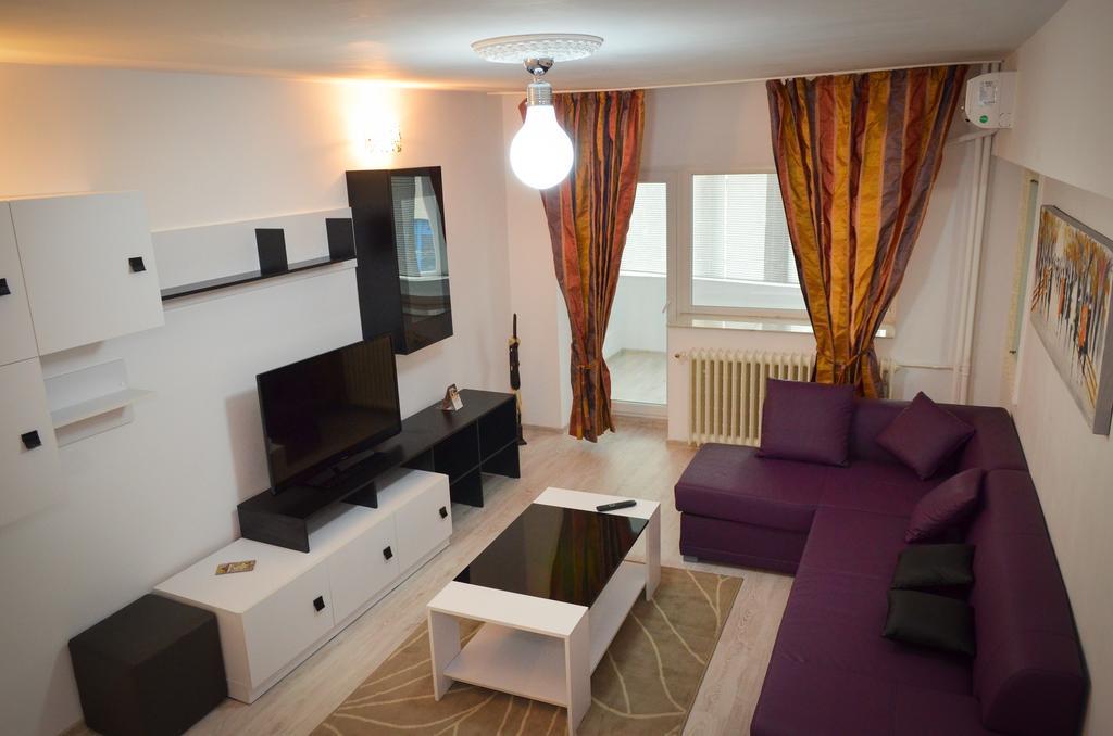 Dracula Adventure Tours Accommodation Бухарест Экстерьер фото
