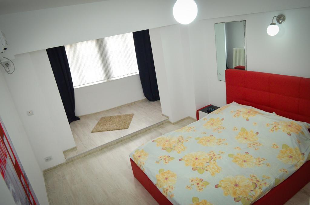 Dracula Adventure Tours Accommodation Бухарест Экстерьер фото